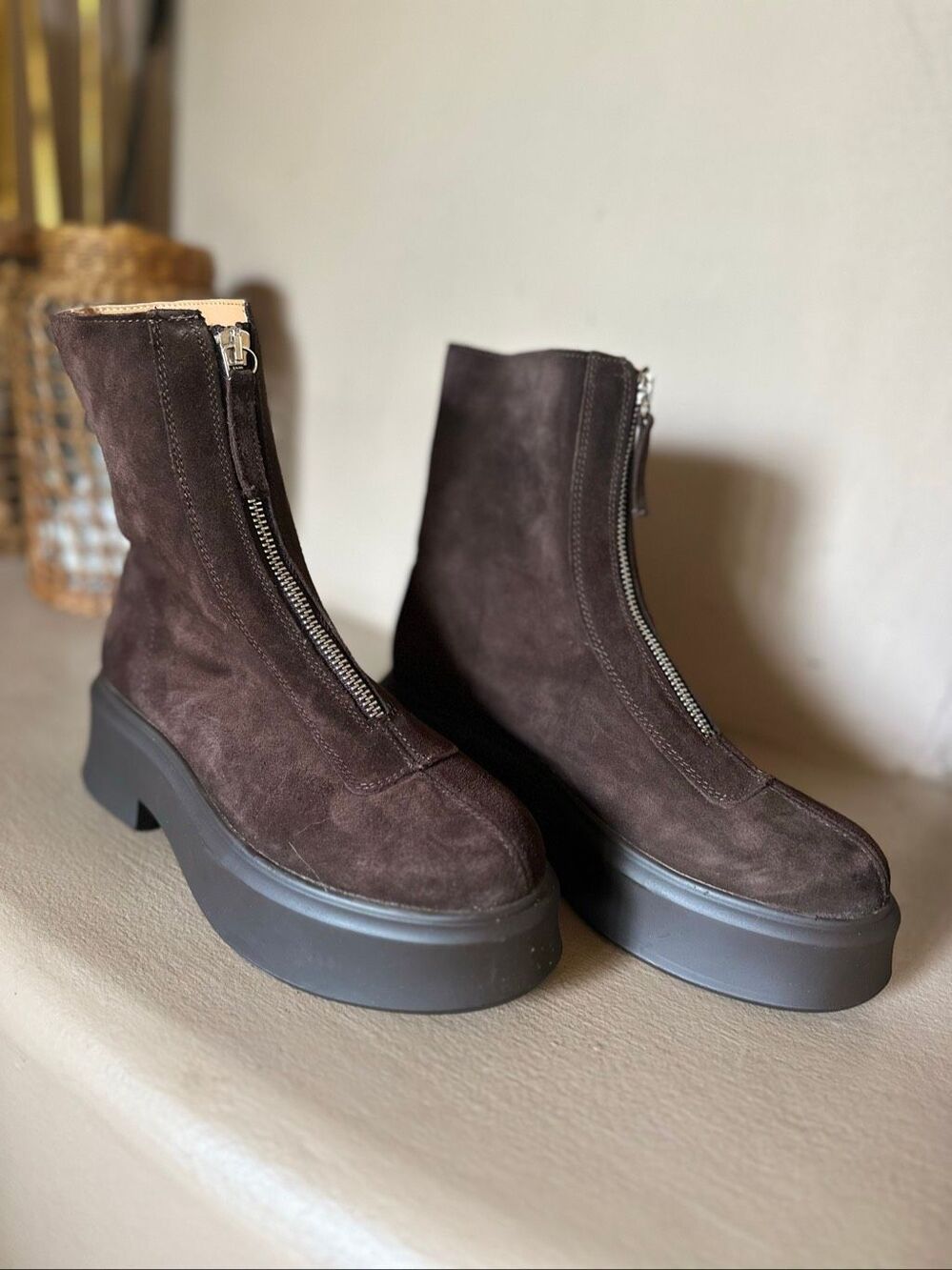 Brand new Steve Madden Jones zip front platform boots in chocolate brown suede